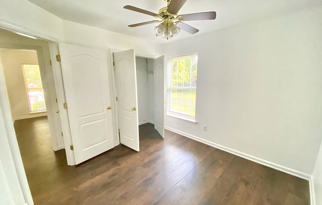 5515 LAURE GRV LN