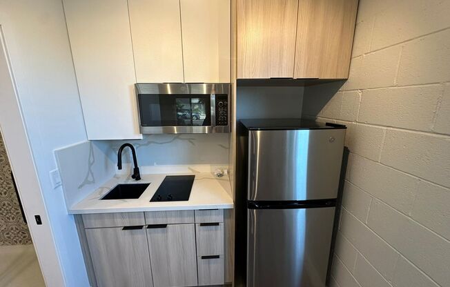 Studio, 1 bath, 275 sqft, $999, Unit 302