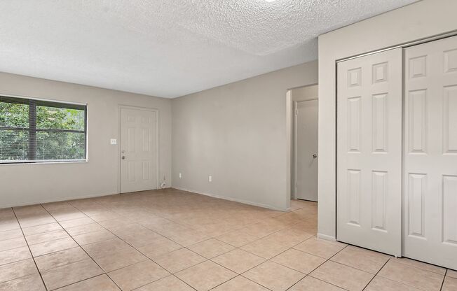 Available Immediately, Newly Renovated 2BD/1BA Duplex in Largo, FL