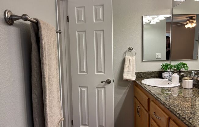2 beds, 1 bath, 850 sqft, $2,560, Unit 1531D