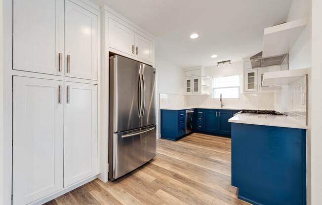 2018 Remodeled 3 bed / 2 bath - wood / tile floors, fenced yard. Hyde Park / Downtown