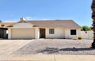 Beautifully renovated 4 bedroom/2 bathroom home near Kierland in Scottsdale!