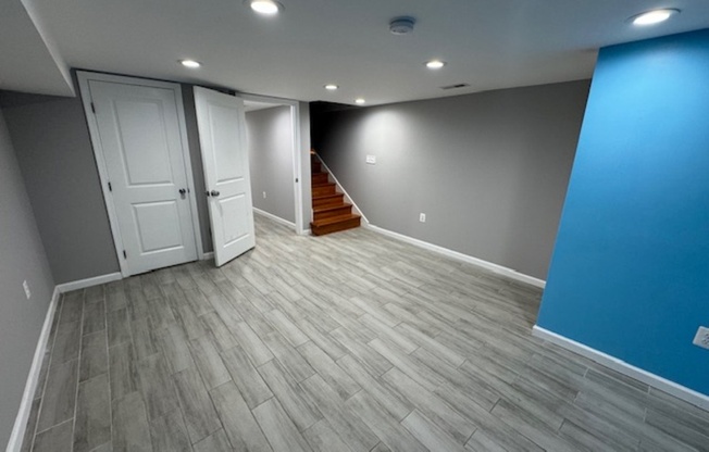 1706 N BROADWAY 1