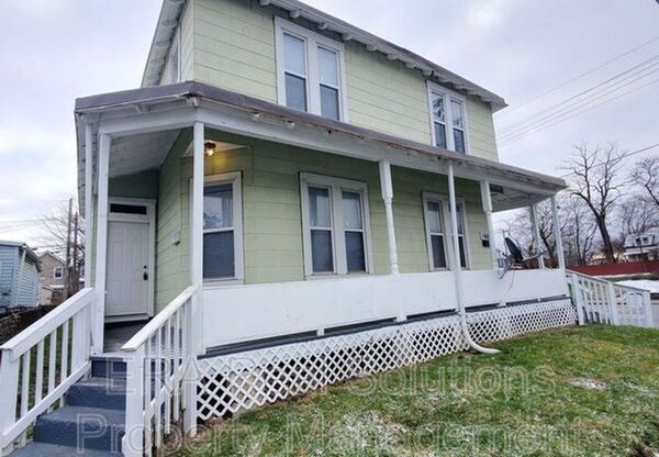 164 S CYPRESS AVE
