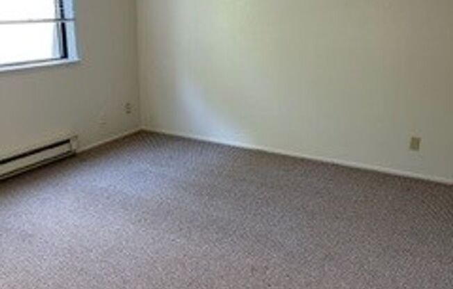 Great Condo in Desirable Fremont ***Move-in Special***