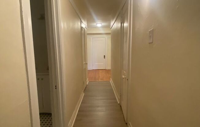 1 bed, 1 bath, 572 sqft, $1,510, Unit Old King Edward 15