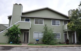 2 Bedroom 1 Bath with Balcony near Q2 Stadium