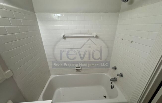 2 beds, 1 bath, 950 sqft, $995, Unit 1351-3