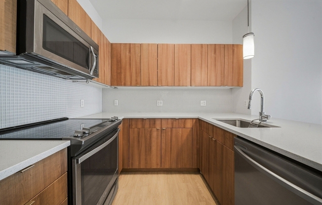 1 bed, 1 bath, 814 sqft, $3,400, Unit 410