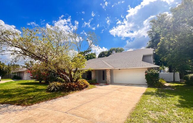 Discover Your Dream Home in Alafaya Woods: 4 BD/2BA 1020 Faircloth!