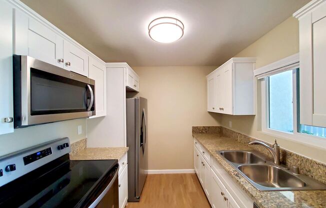 2 beds, 1 bath, 750 sqft, $2,395, Unit 208