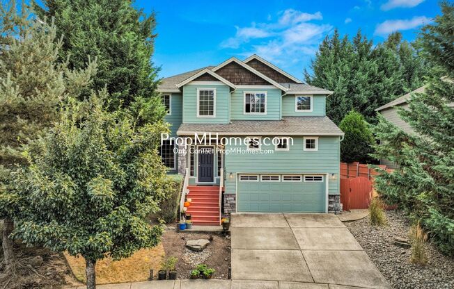 Stunning 3-Bed, 2.5-Bath Home with Luxurious Features and Spacious Backyard in Oregon City!