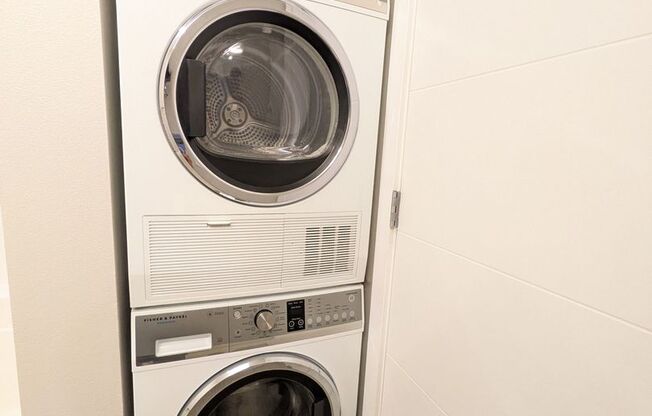 Studio, 1 bath, 400 sqft, $1,300, Unit 321