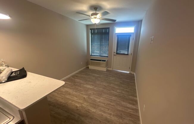 Studio, 1 bath, 500 sqft, $995, Unit 29