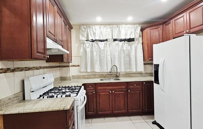 228 E 89 ST