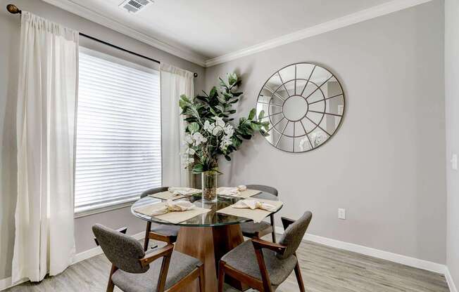 1 bed, 1 bath, 806 sqft, $1,356