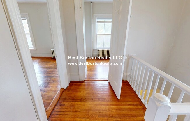 22 LYLE ST