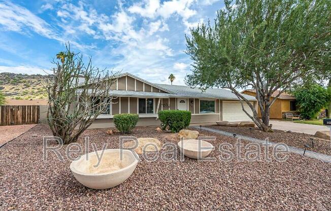 1428 W JOAN DE ARC AVE