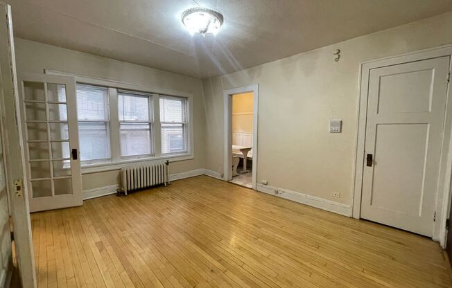 Studio, 1 bath, $895, Unit 17