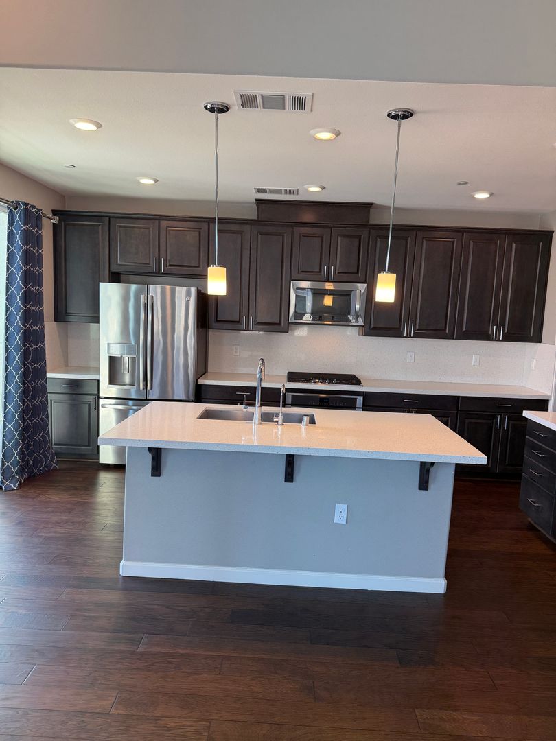 PENTHOUSE CONDO IN COMMUNICATION HILL | 2BEDS, 2BATHS | MUST SEE!!!