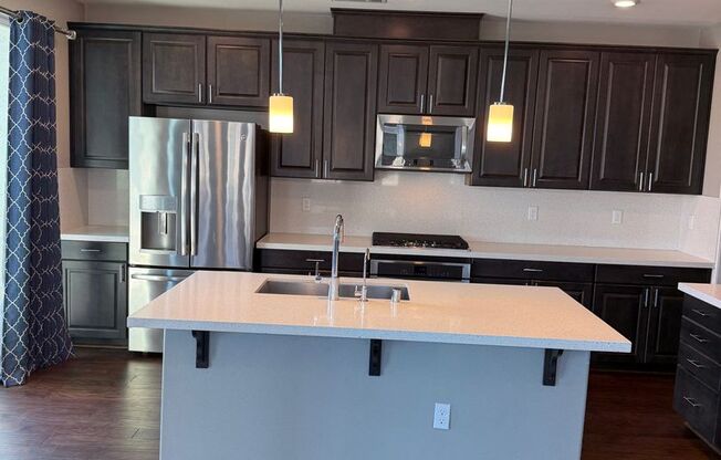 PENTHOUSE CONDO IN COMMUNICATION HILL | 2BEDS, 2BATHS | MUST SEE!!!