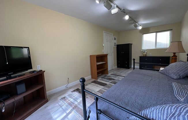 2 beds, 1 bath, $2,800, Unit # ADU