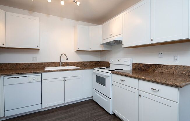 2 beds, 2 baths, 780 sqft, $2,595, Unit B100