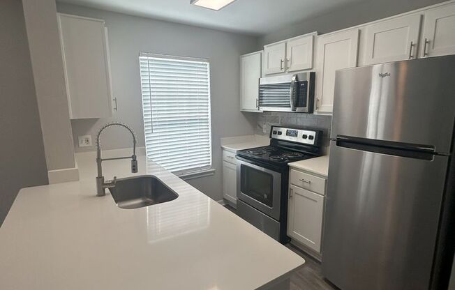 2 beds, 2 baths, 982 sqft, $1,750, Unit 421