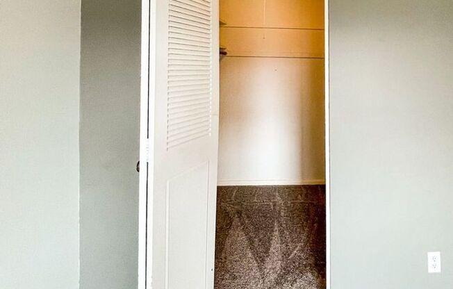 3 beds, 2 baths, 1,200 sqft, $1,799, Unit Unit 307