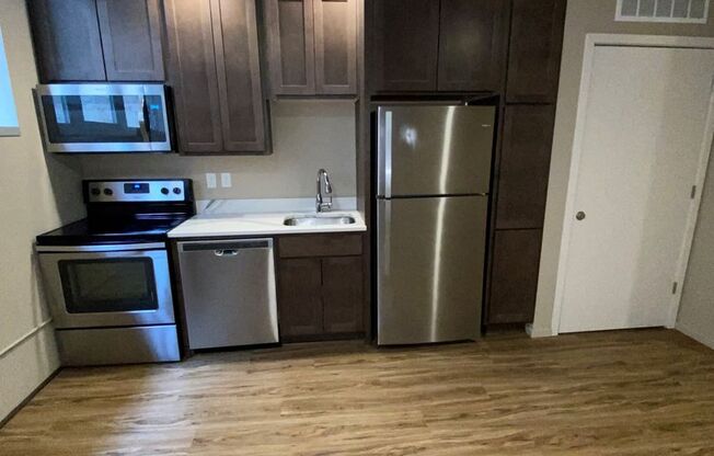 Studio, 1 bath, 436 sqft, $935, Unit 106