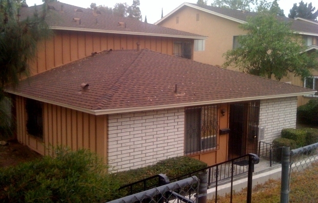 CUTE 2BDRM/2BATH HOUSE IN PARADISE HILLS