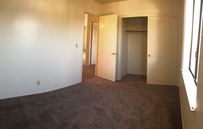 2 beds, 1 bath, $2,300, Unit 04