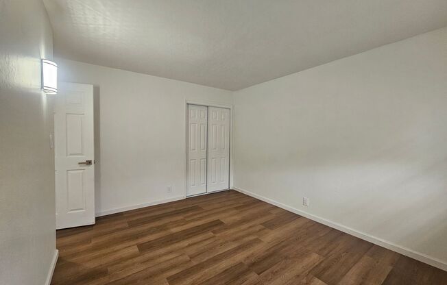 3 bedroom 2 bathroom  Sunny Updated home Near Community Park