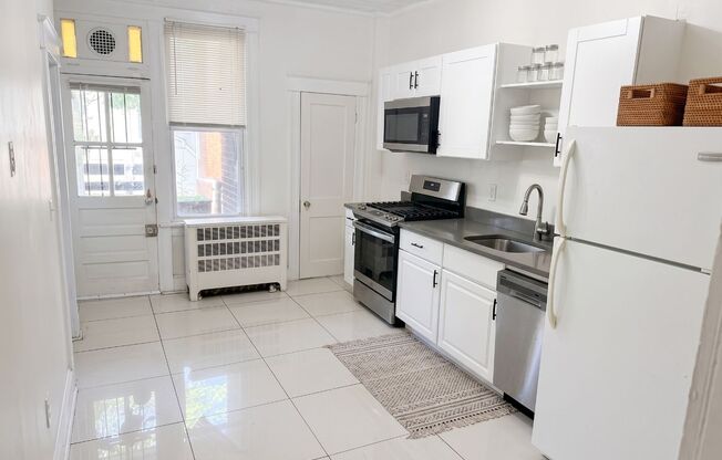 2027! Off Campus Charles Village 4bd/1ba Home with W/D, HW and more!