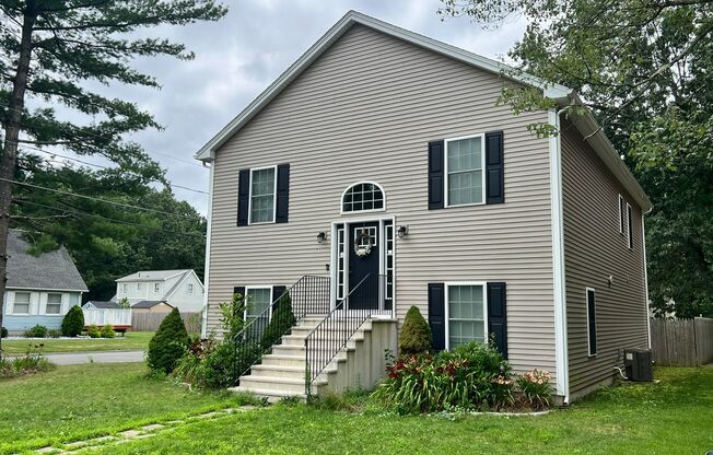 Stunning Single Family Home In Sixteen Acres with all the Amenities!