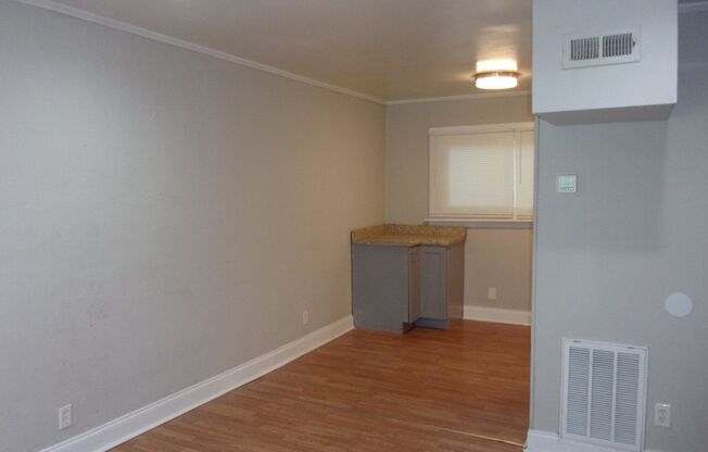 2 Bedroom 1 Bath Townhome Minutes to Uptown Charlotte - Recently Renovated