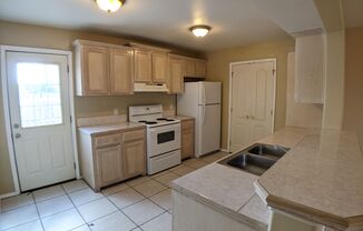 2 beds, 2.5 baths, $875, Unit #1