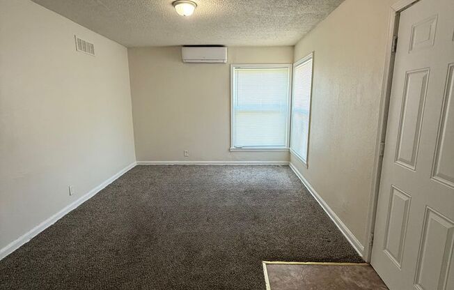 Spacious 2 Bed / 1 Bath Quadplex Near Downtown Wichita- $775