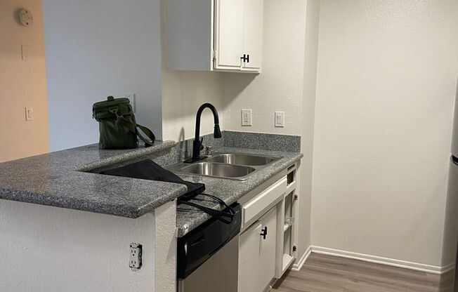 1 bed, 1 bath, $2,345