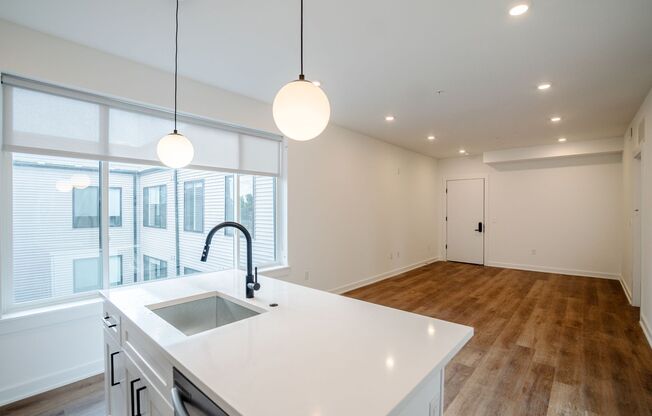 2 beds, 2 baths, 895 sqft, $1,875, Unit 201