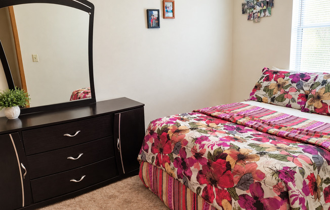 2 beds, 1 bath, 700 sqft, $925, Unit B-7622