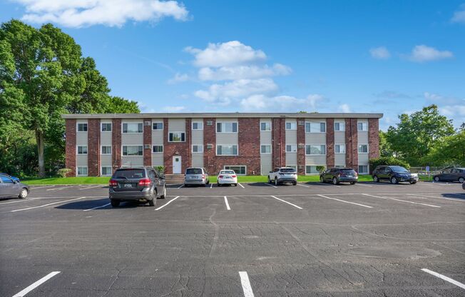 Lucia Lane Apts