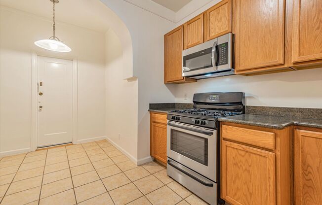 1 bed, 1 bath, $3,295