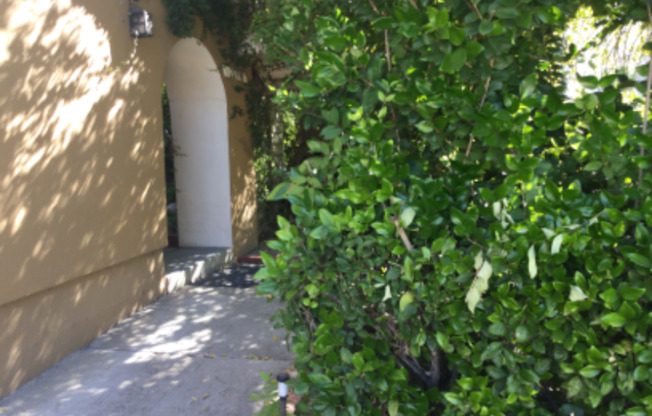 22798 Avenue San Luis,