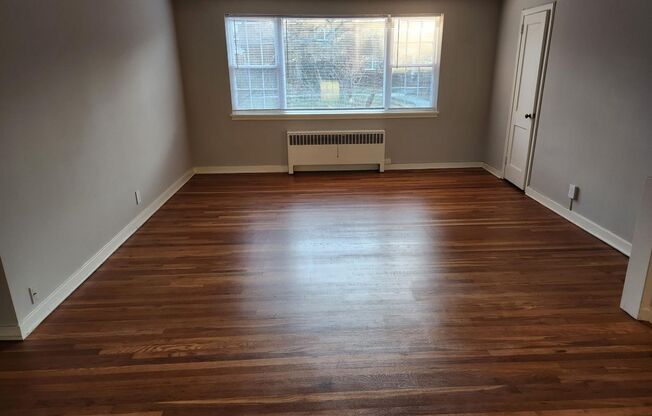 2 beds, 1 bath, 897 sqft, $2,205, Unit G-10