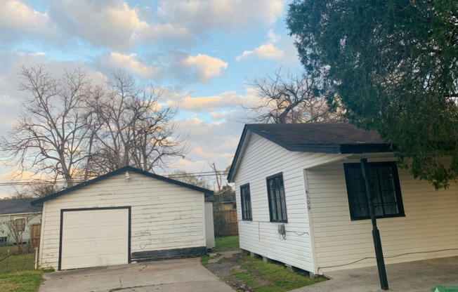 4 Bedroom Single Family in Houston! Recently Remodeled