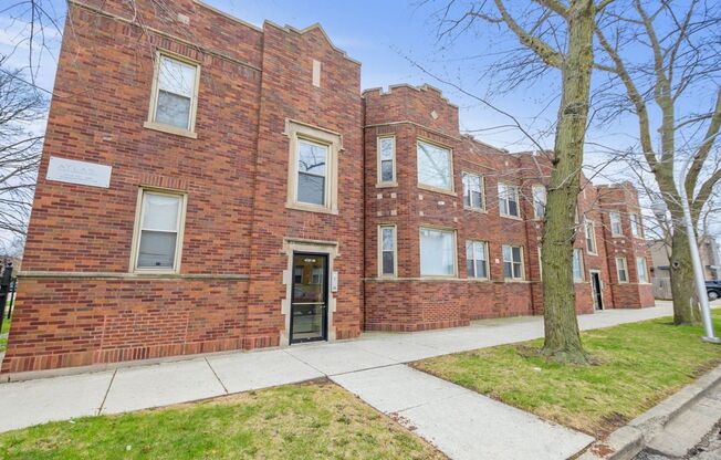 4737-4743 W 65th MOBILITY ZONE