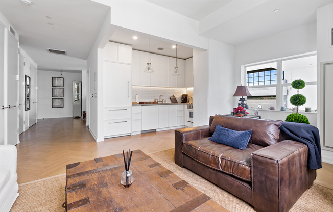 1 bed, 1 bath, 798 sqft, $5,600, Unit C107