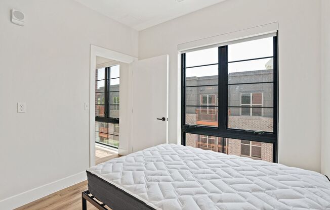 1 bed, 1 bath, 220 sqft, $1,300