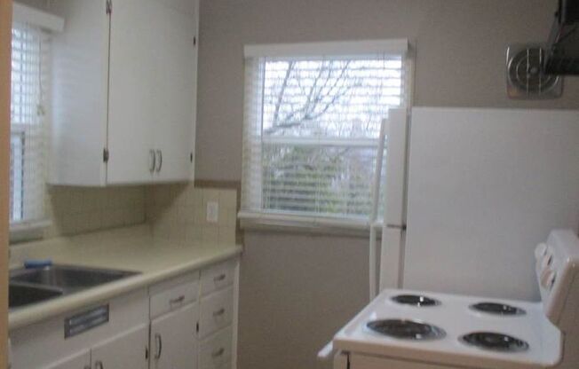 2 beds, 1 bath, $1,975